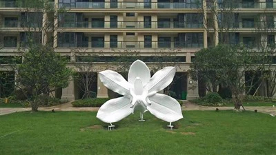 Färgglada glasfiberblomma skulptur