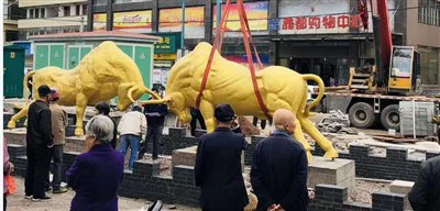Glasfibergjorda hästskulptur